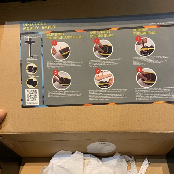 BRAND NEW Heelys size  2 youth - Picture 8 of 10